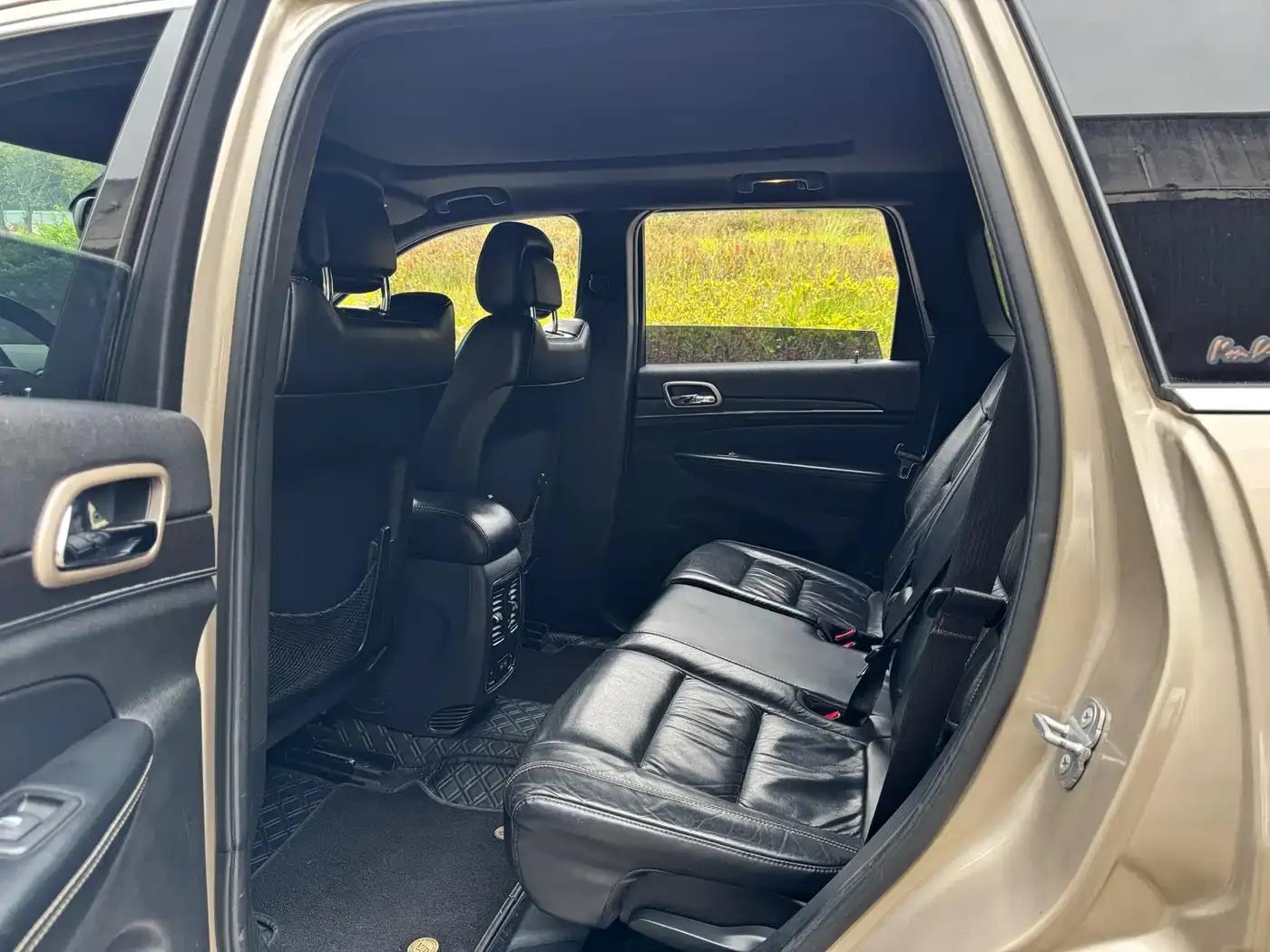 2014 Jeep Grand Cherokee Imported Model 3.0L Comfort Navigation Edition — миниатюра 5