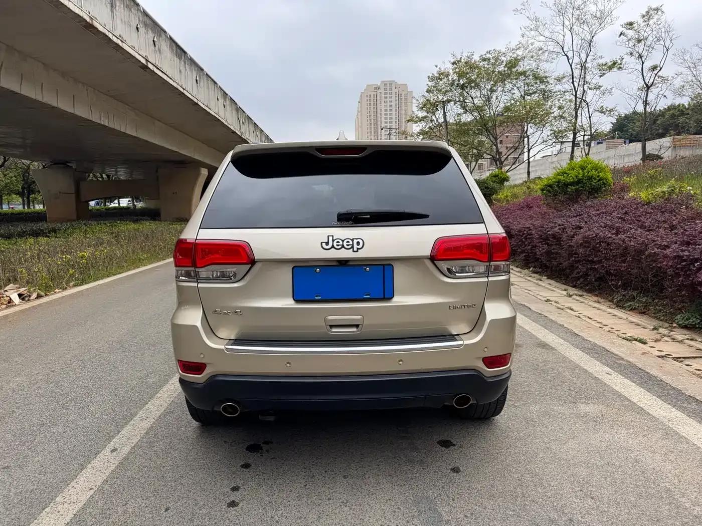 2014 Jeep Grand Cherokee Imported Model 3.0L Comfort Navigation Edition — миниатюра 7
