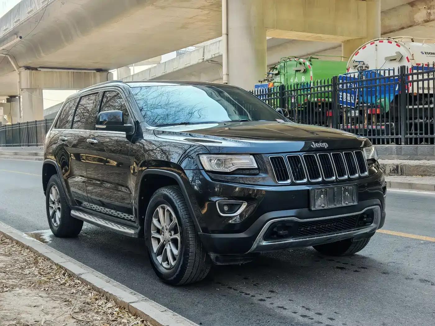 2014 Jeep Grand Cherokee Imported Model 3.6L Elite Navigation Edition — миниатюра 3