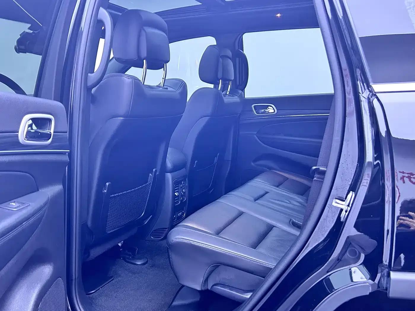 2021 Jeep Grand Cherokee (Imported) 3.0L 80th Anniversary Edition — миниатюра 11