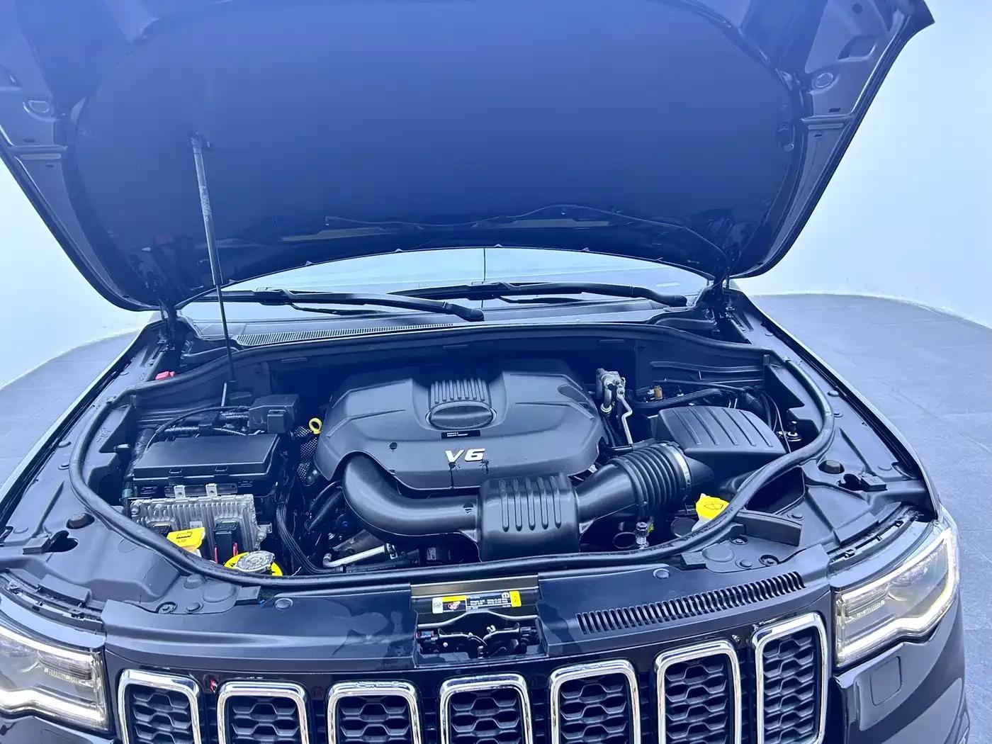 2021 Jeep Grand Cherokee (Imported) 3.0L 80th Anniversary Edition — миниатюра 18