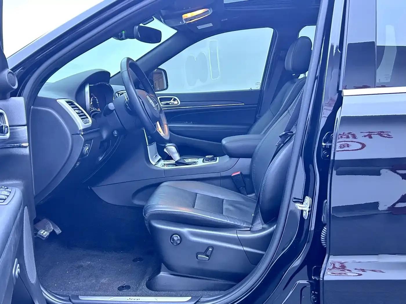 2021 Jeep Grand Cherokee (Imported) 3.0L 80th Anniversary Edition — миниатюра 10