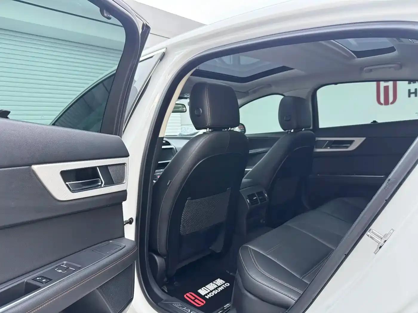 Jaguar XEL 2018 2.0T 200PS Premium Edition — миниатюра 6