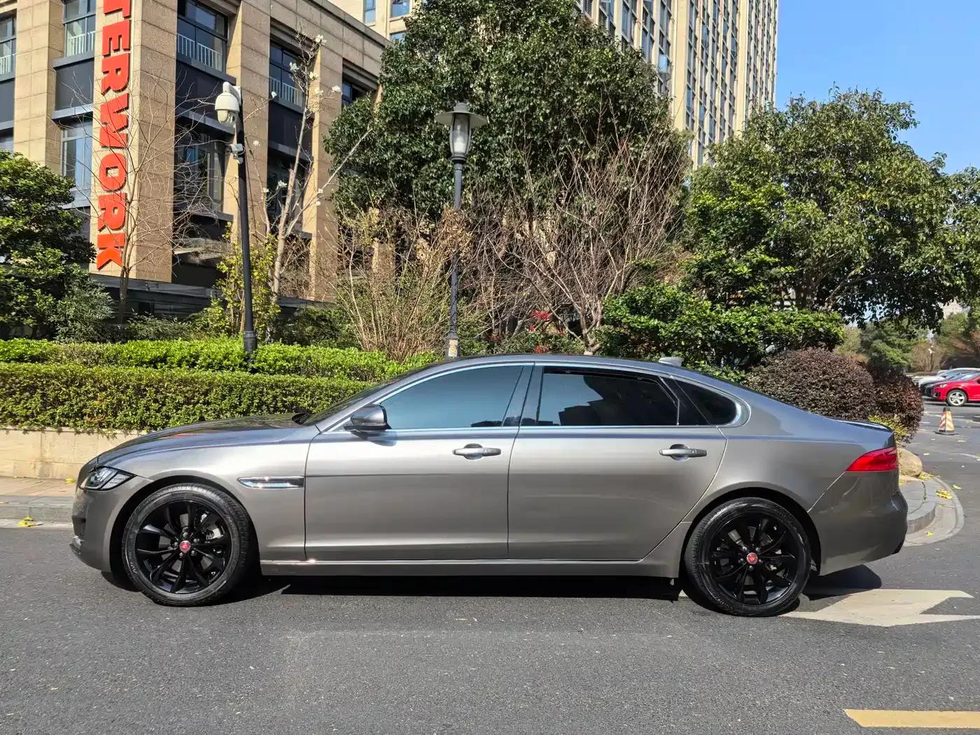 2020 Jaguar XFL 2.0T P250 2WD Luxury Edition — миниатюра 3