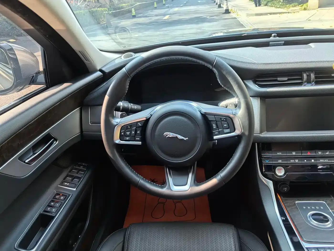 2020 Jaguar XFL 2.0T P250 2WD Luxury Edition — миниатюра 8