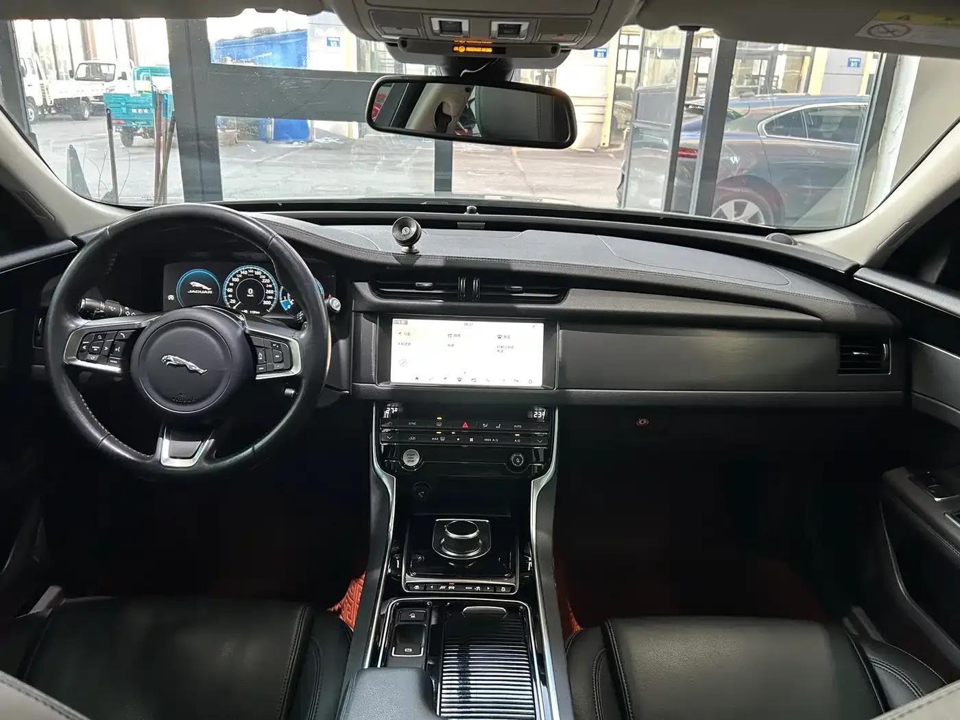 2020 Jaguar XFL 2.0T P200 2WD Racing Flag Edition — миниатюра 8