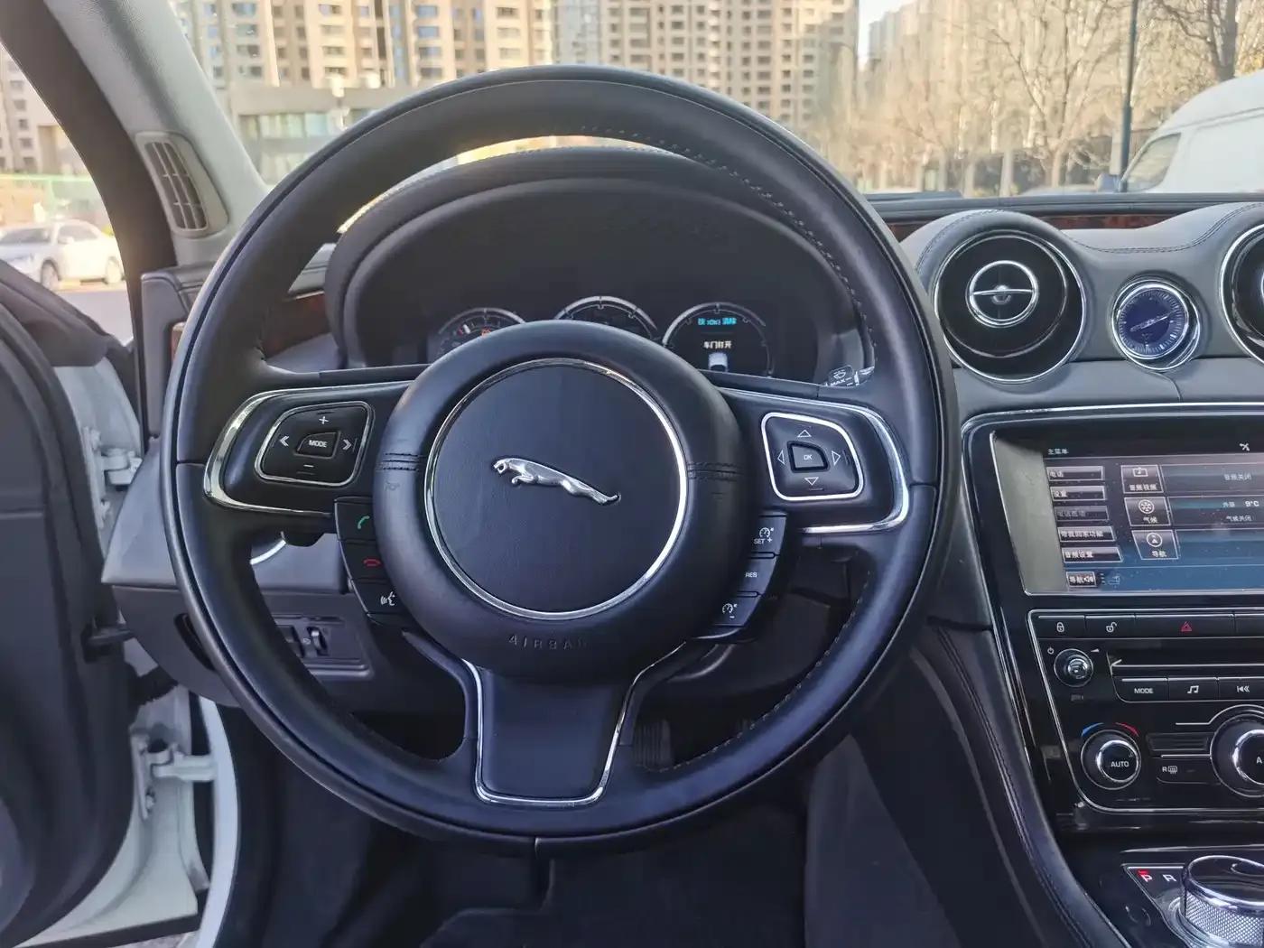 2011 Jaguar XJL 3.0 Panoramic Business Edition — миниатюра 25