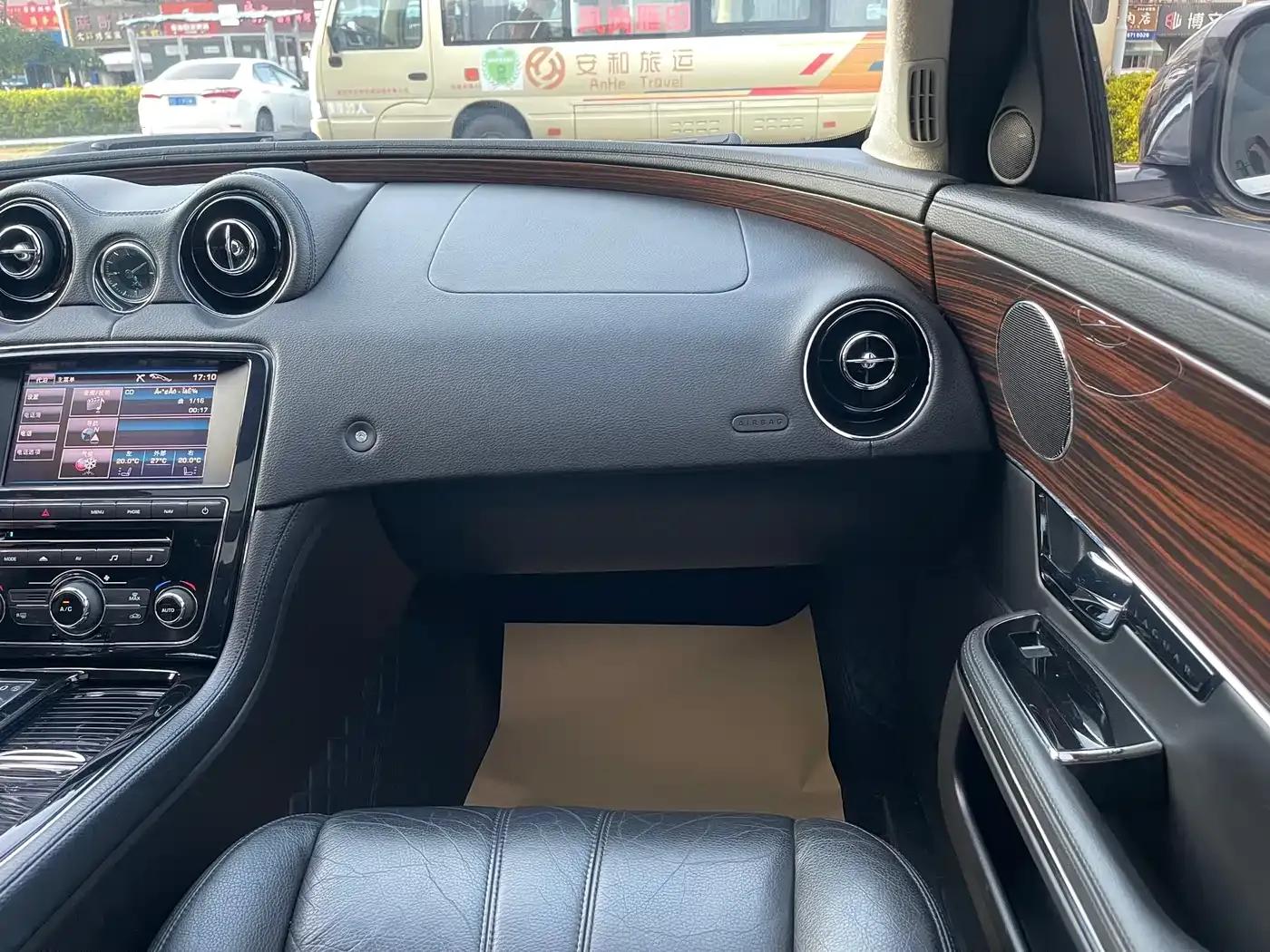 2013 Jaguar XJL 3.0 SC Cambridge Limited Edition — миниатюра 17
