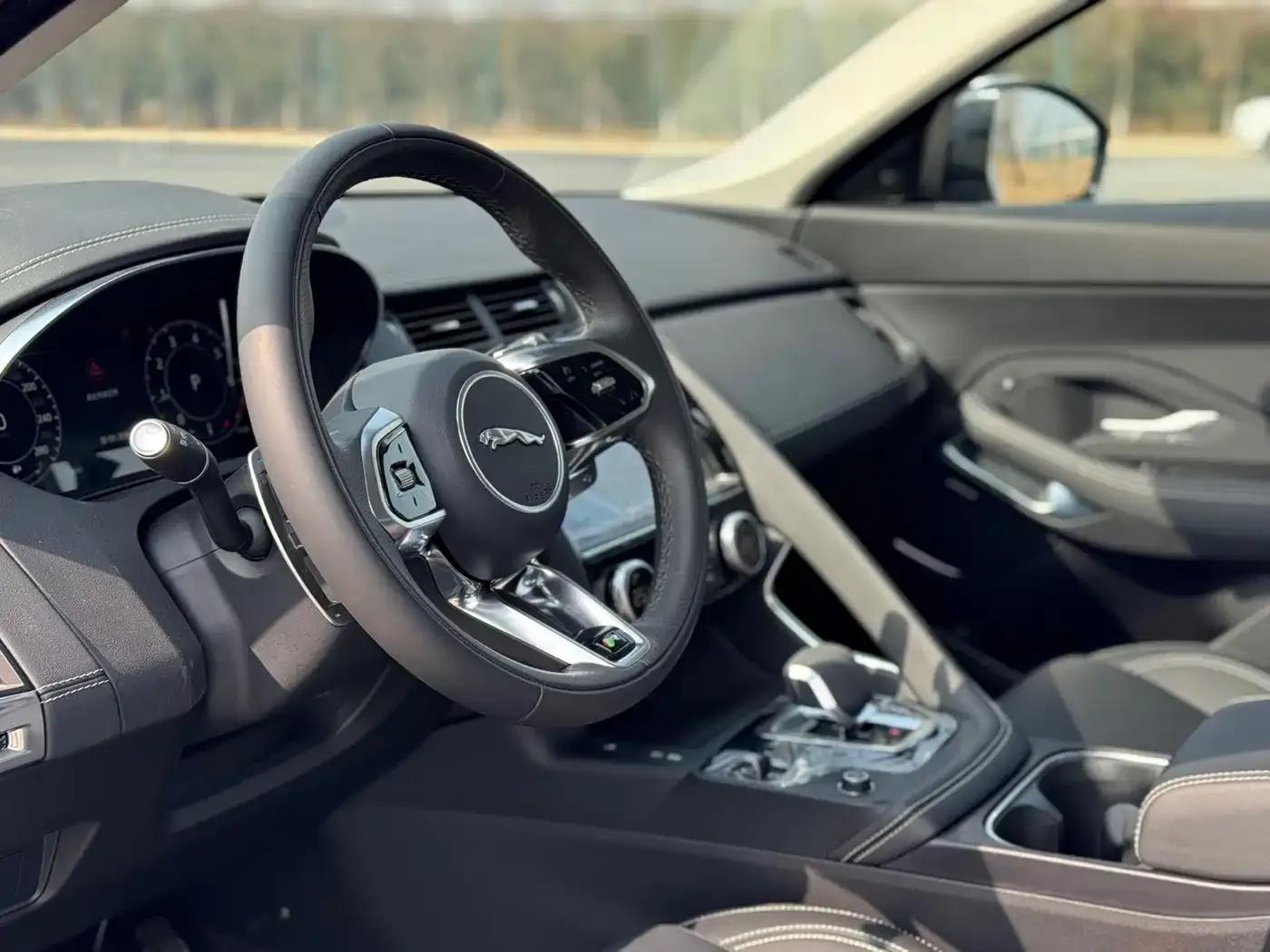 2024 Jaguar E-PACE R-DYNAMIC S — миниатюра 5