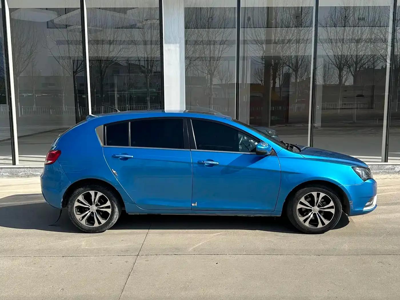 Geely Emgrand 2014 Hatchback 1.3T CVT Premium — миниатюра 3