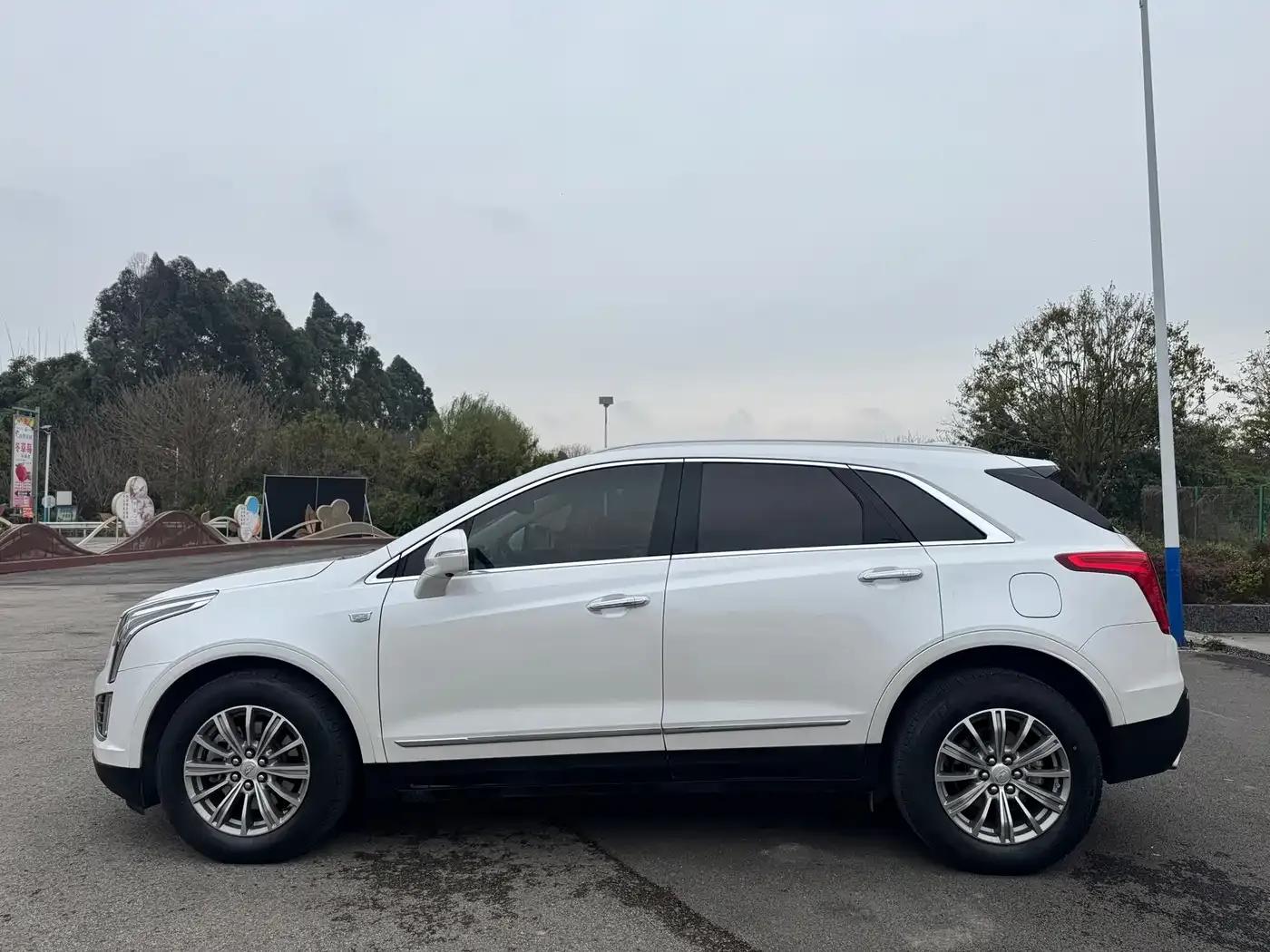 2016 Cadillac XT5 25T Luxury — миниатюра 4