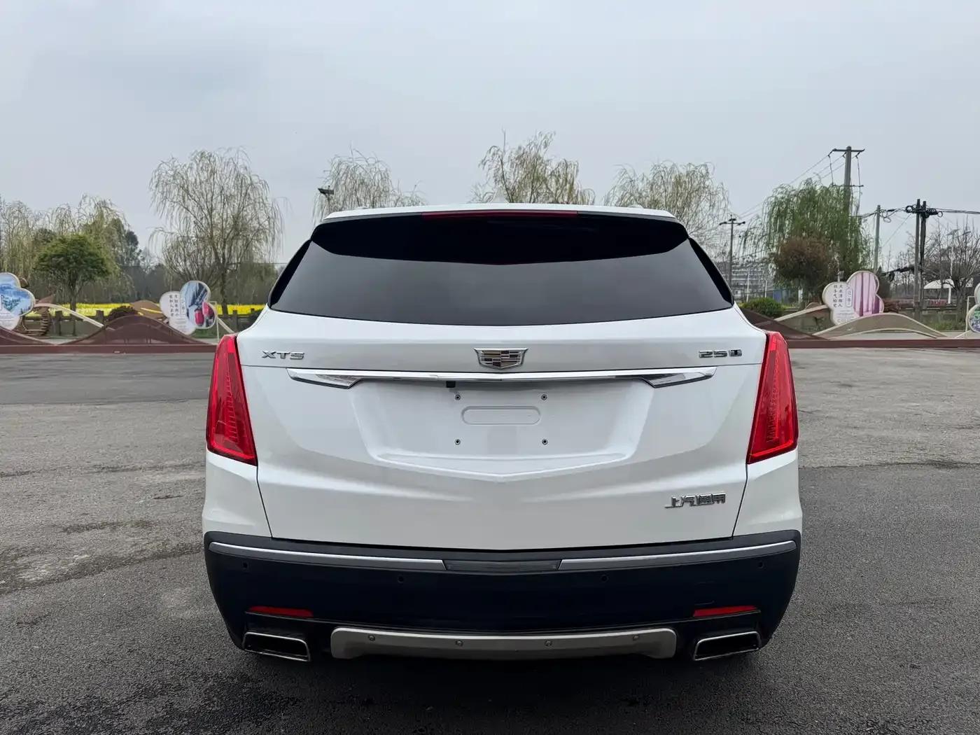 2016 Cadillac XT5 25T Luxury — миниатюра 6