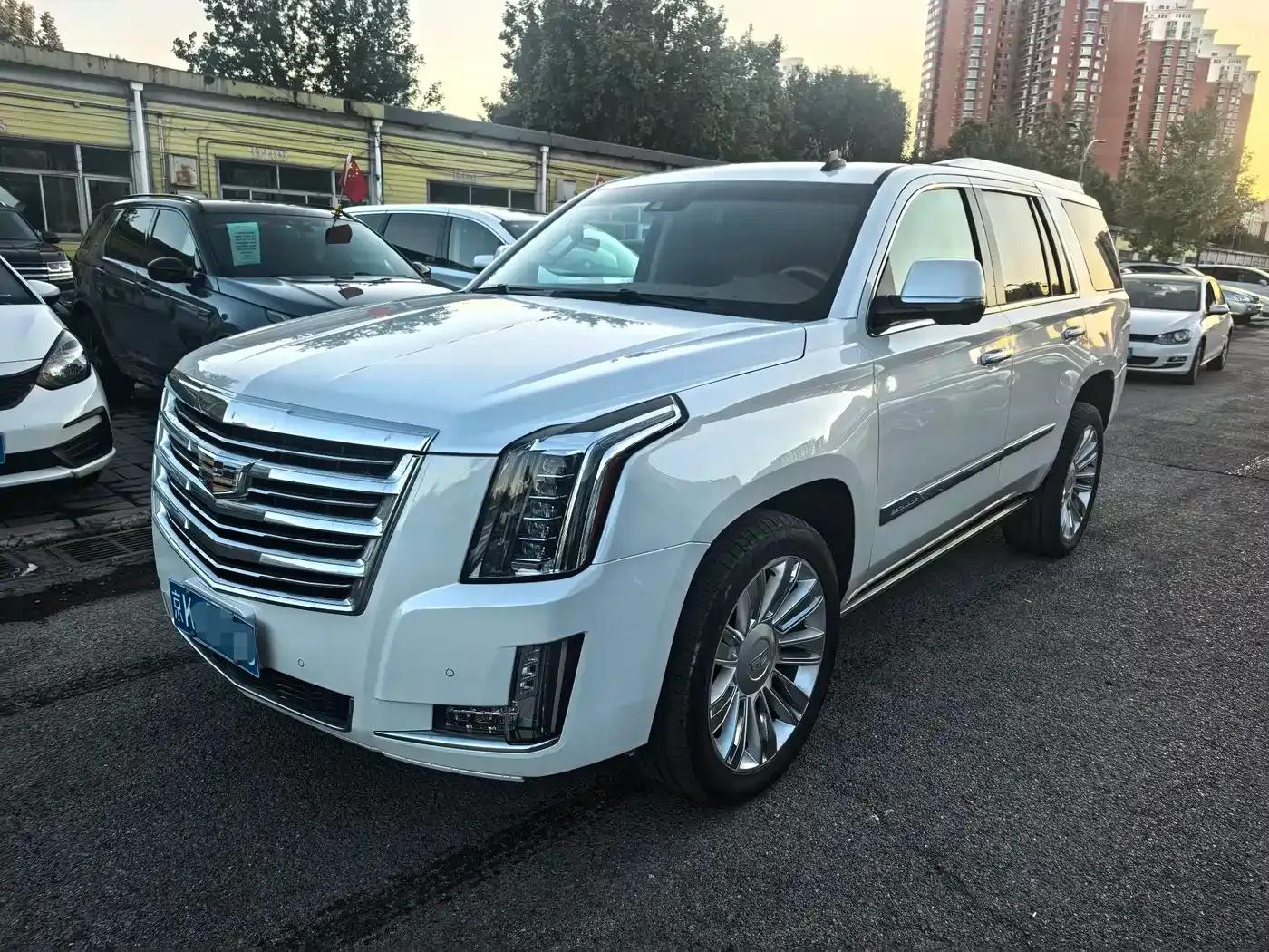2017 Cadillac Escalade 6.2L ESV Platinum Edition Extended Wheelbase — миниатюра 1