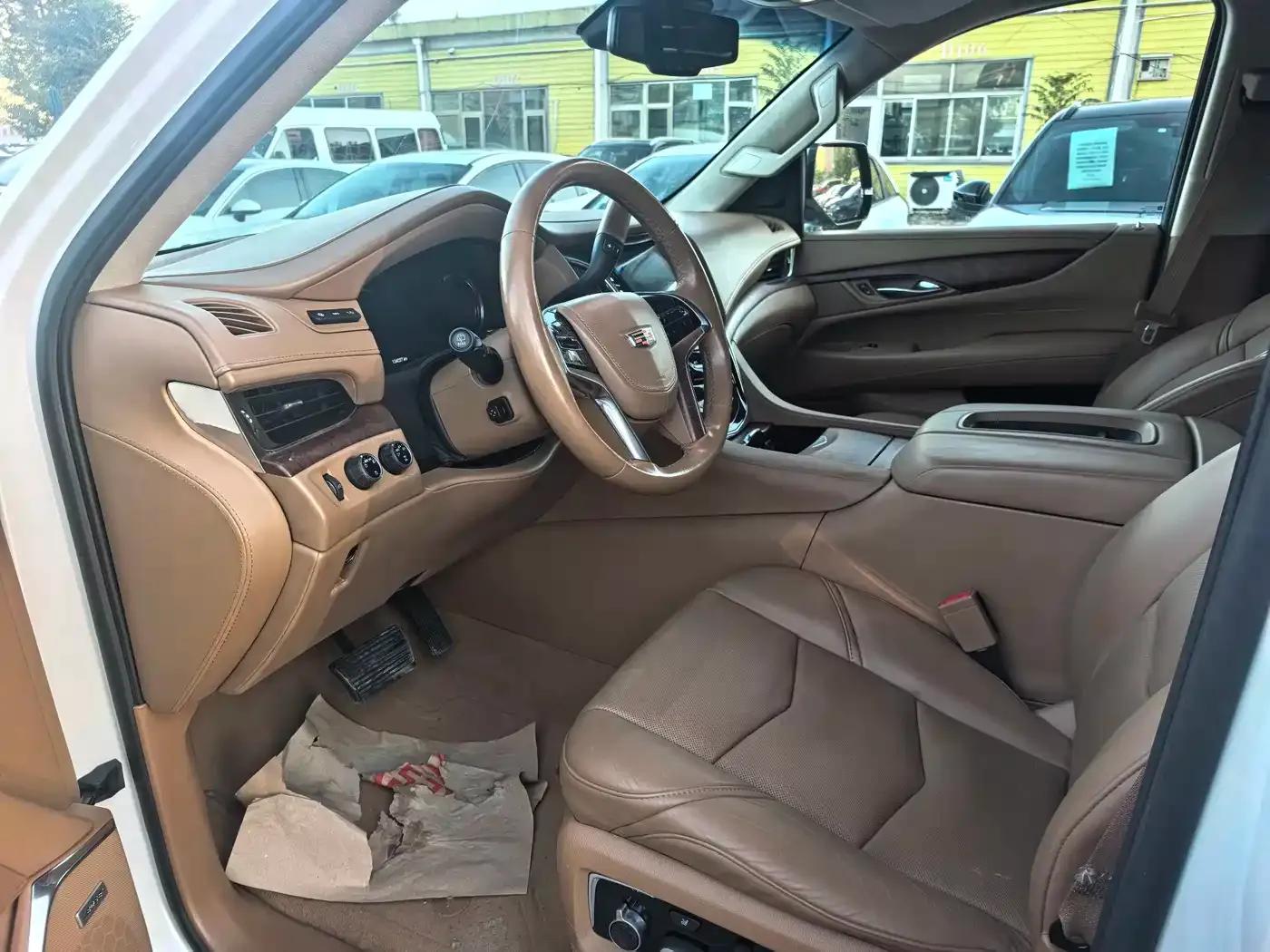 2017 Cadillac Escalade 6.2L ESV Platinum Edition Extended Wheelbase — миниатюра 5