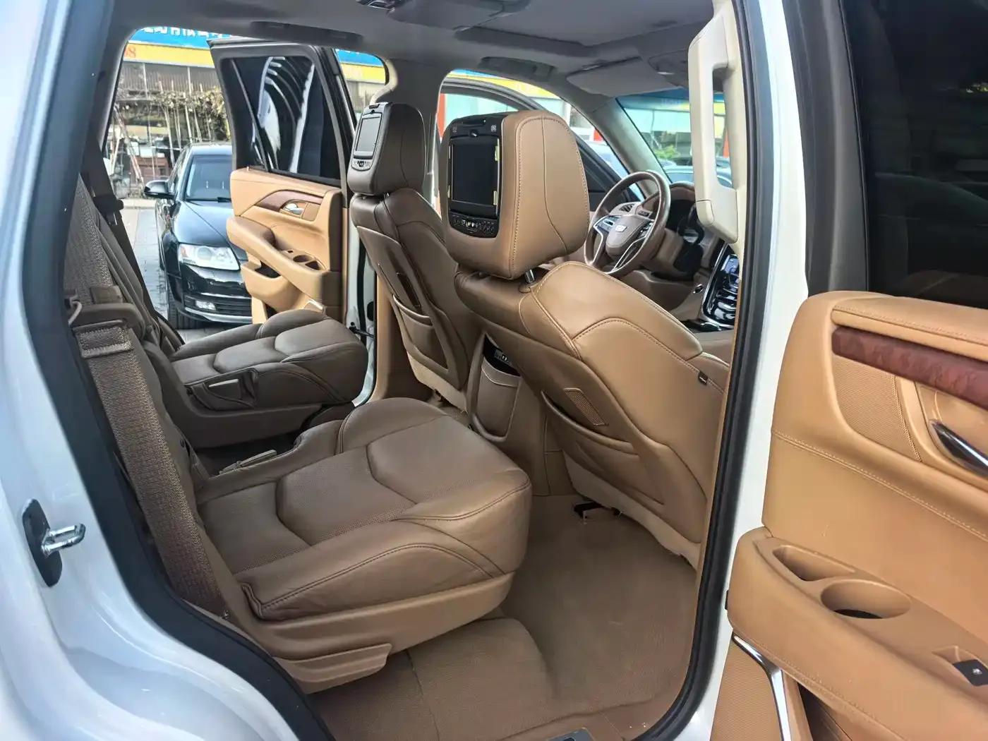 2017 Cadillac Escalade 6.2L ESV Platinum Edition Extended Wheelbase — миниатюра 8