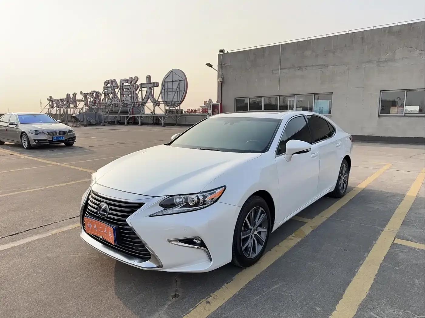 Lexus ES 2015 300h Comfort Edition — миниатюра 1