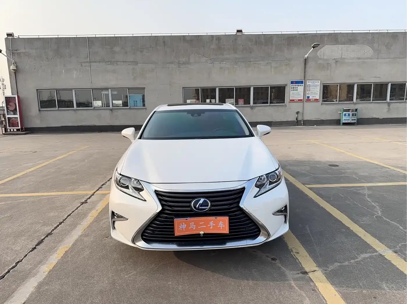 Lexus ES 2015 300h Comfort Edition — миниатюра 2