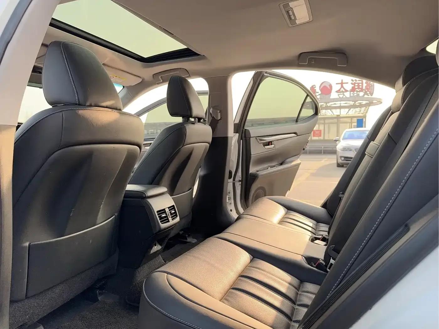 Lexus ES 2015 300h Comfort Edition — миниатюра 11