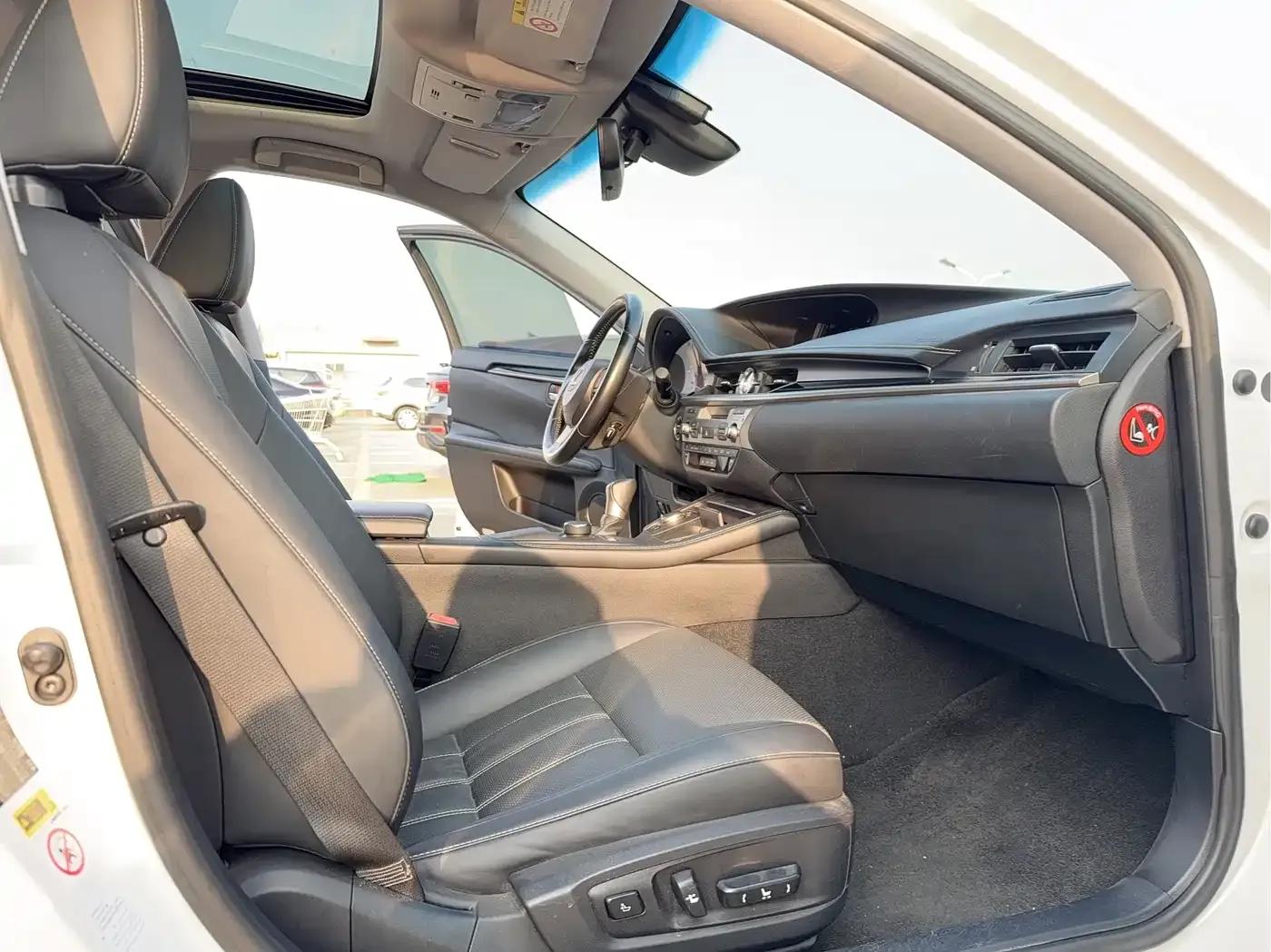 Lexus ES 2015 300h Comfort Edition — миниатюра 12