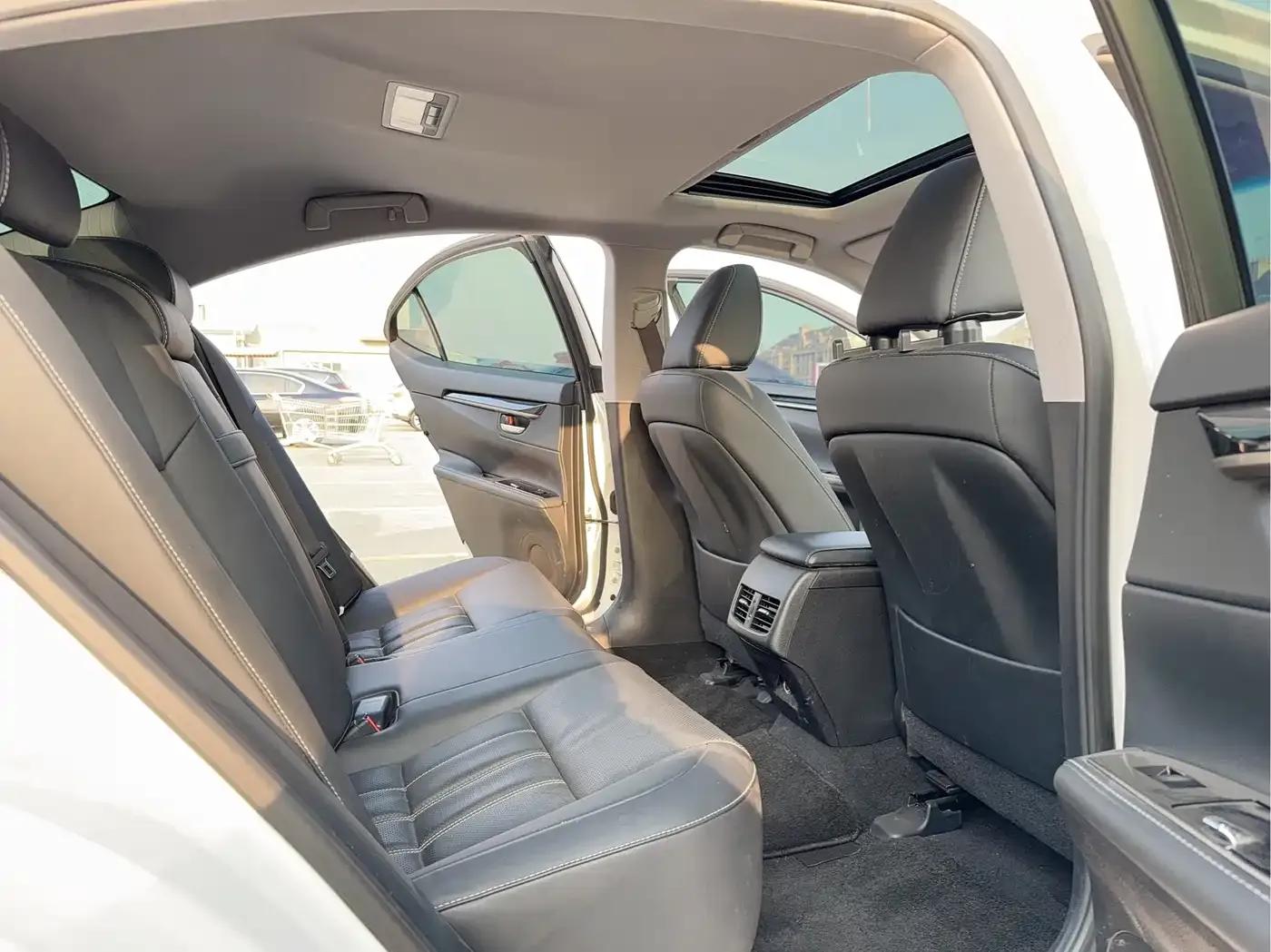 Lexus ES 2015 300h Comfort Edition — миниатюра 13