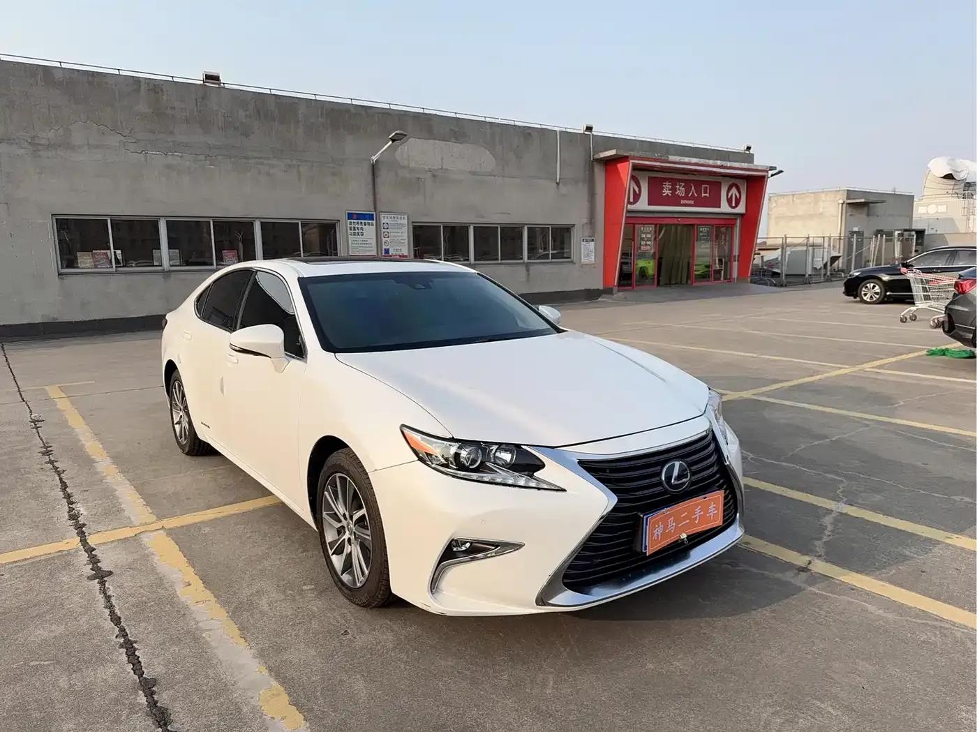 Lexus ES 2015 300h Comfort Edition — миниатюра 3