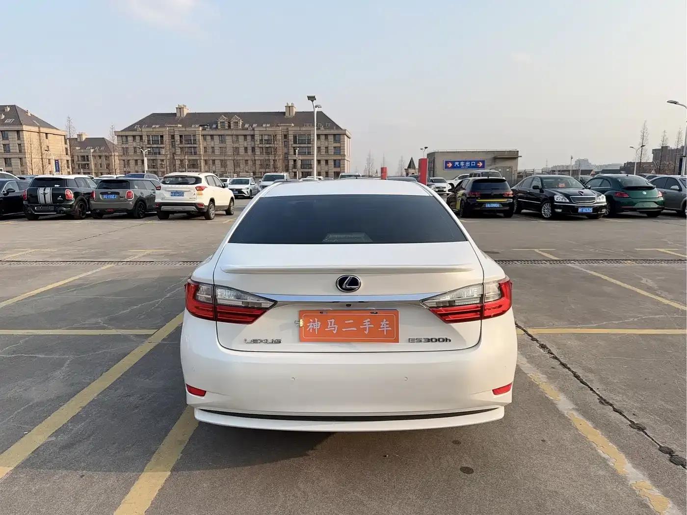Lexus ES 2015 300h Comfort Edition — миниатюра 5
