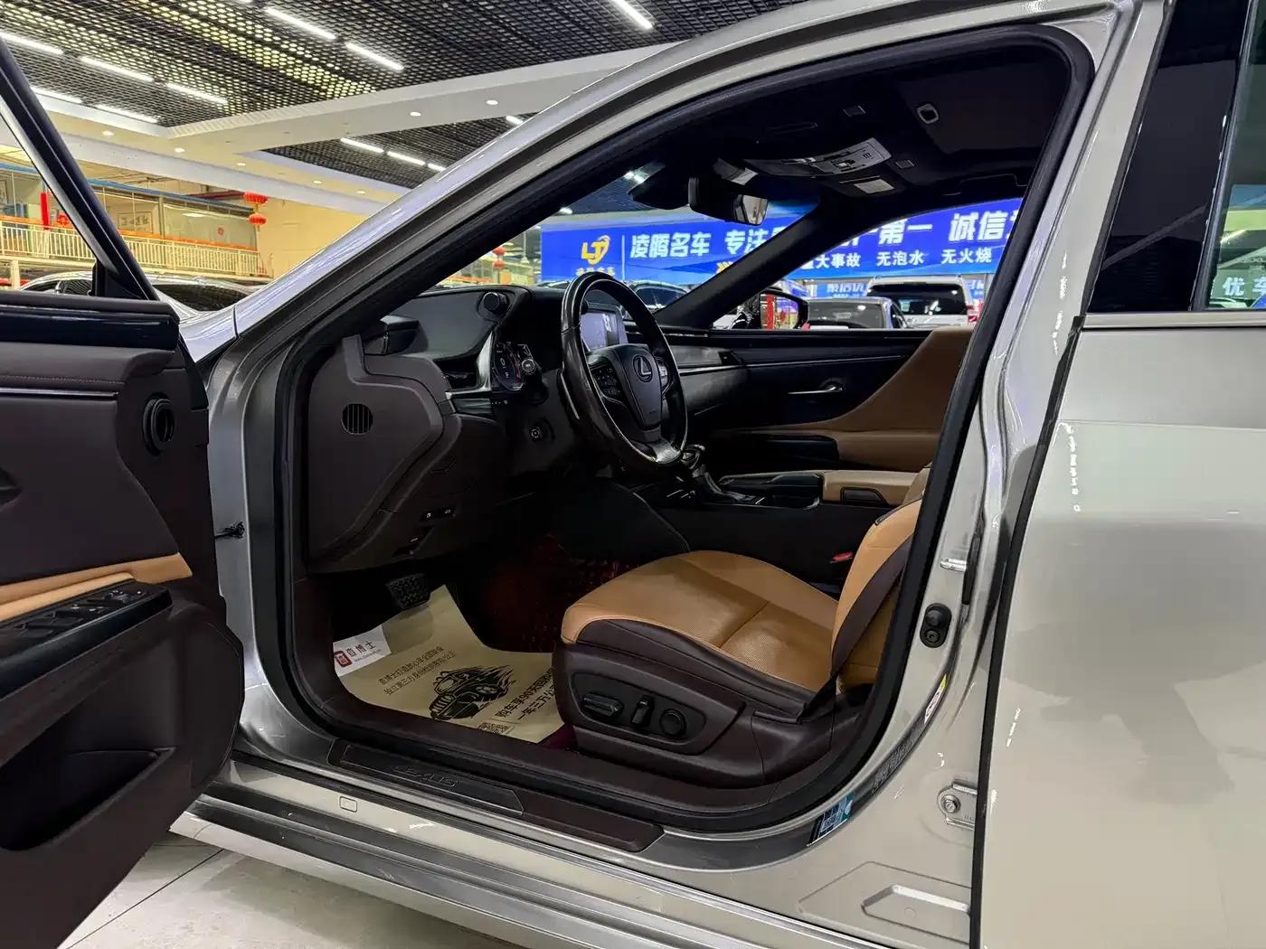 Lexus ES 2018 300h Premium Edition (China V emission standard) — миниатюра 11