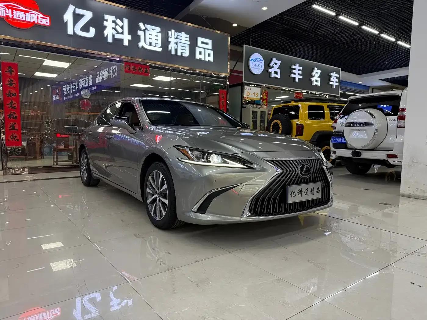 Lexus ES 2018 300h Premium Edition (China V emission standard) — миниатюра 3