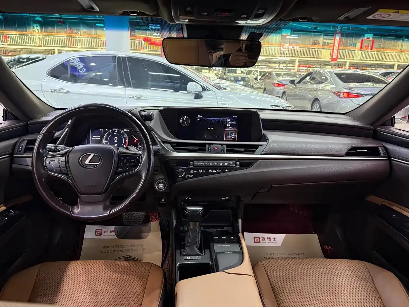 Lexus ES 2018 300h Premium Edition (China V emission standard) — миниатюра 8