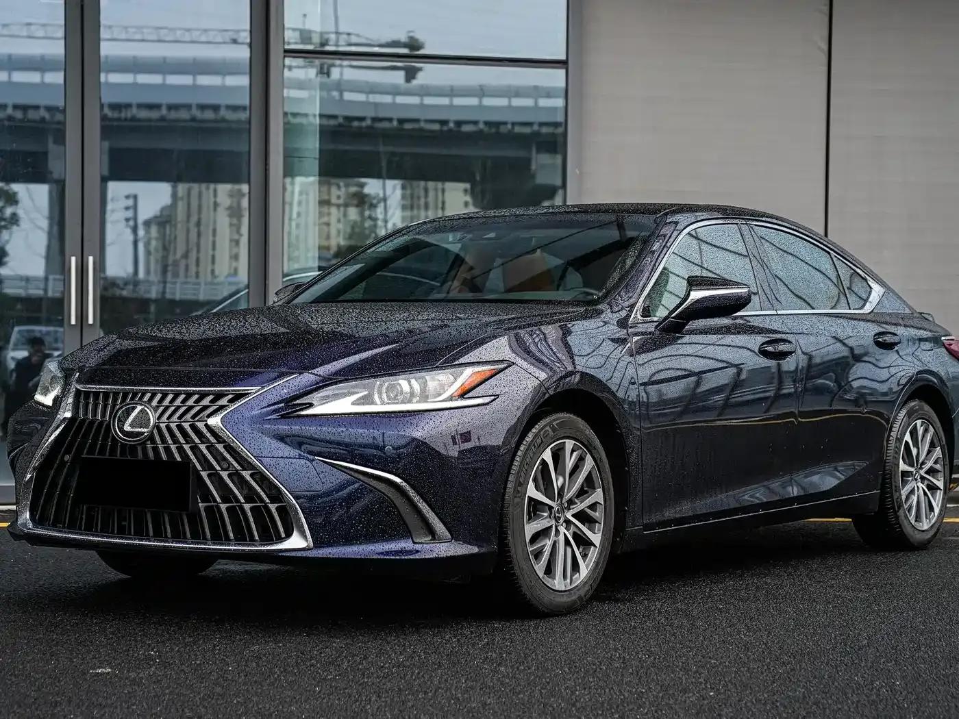 Lexus ES 2022 300h Premium Edition — миниатюра 1