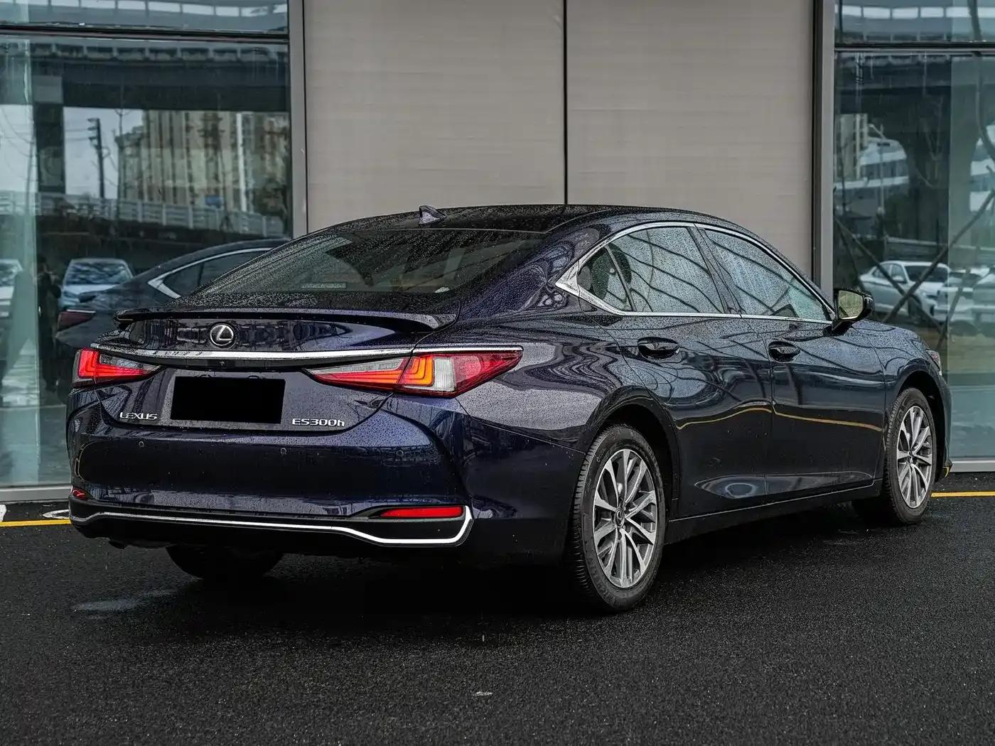 Lexus ES 2022 300h Premium Edition — миниатюра 4