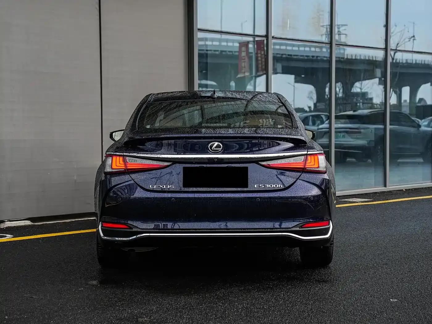 Lexus ES 2022 300h Premium Edition — миниатюра 5