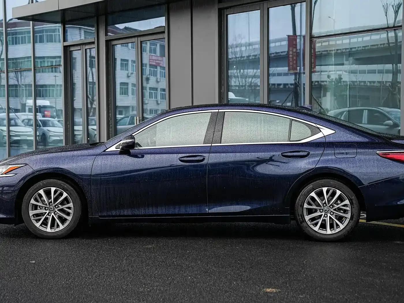 Lexus ES 2022 300h Premium Edition — миниатюра 7
