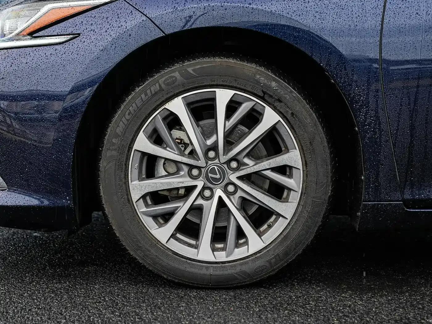 Lexus ES 2022 300h Premium Edition — миниатюра 8
