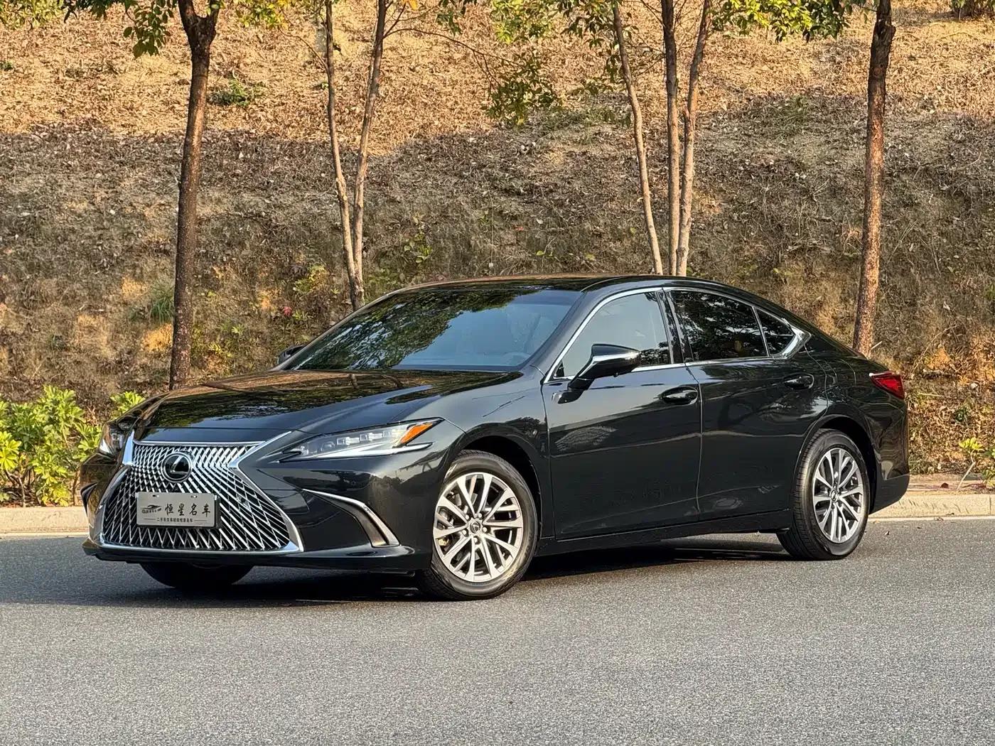 Lexus ES 2023 200 Premium Edition — миниатюра 1