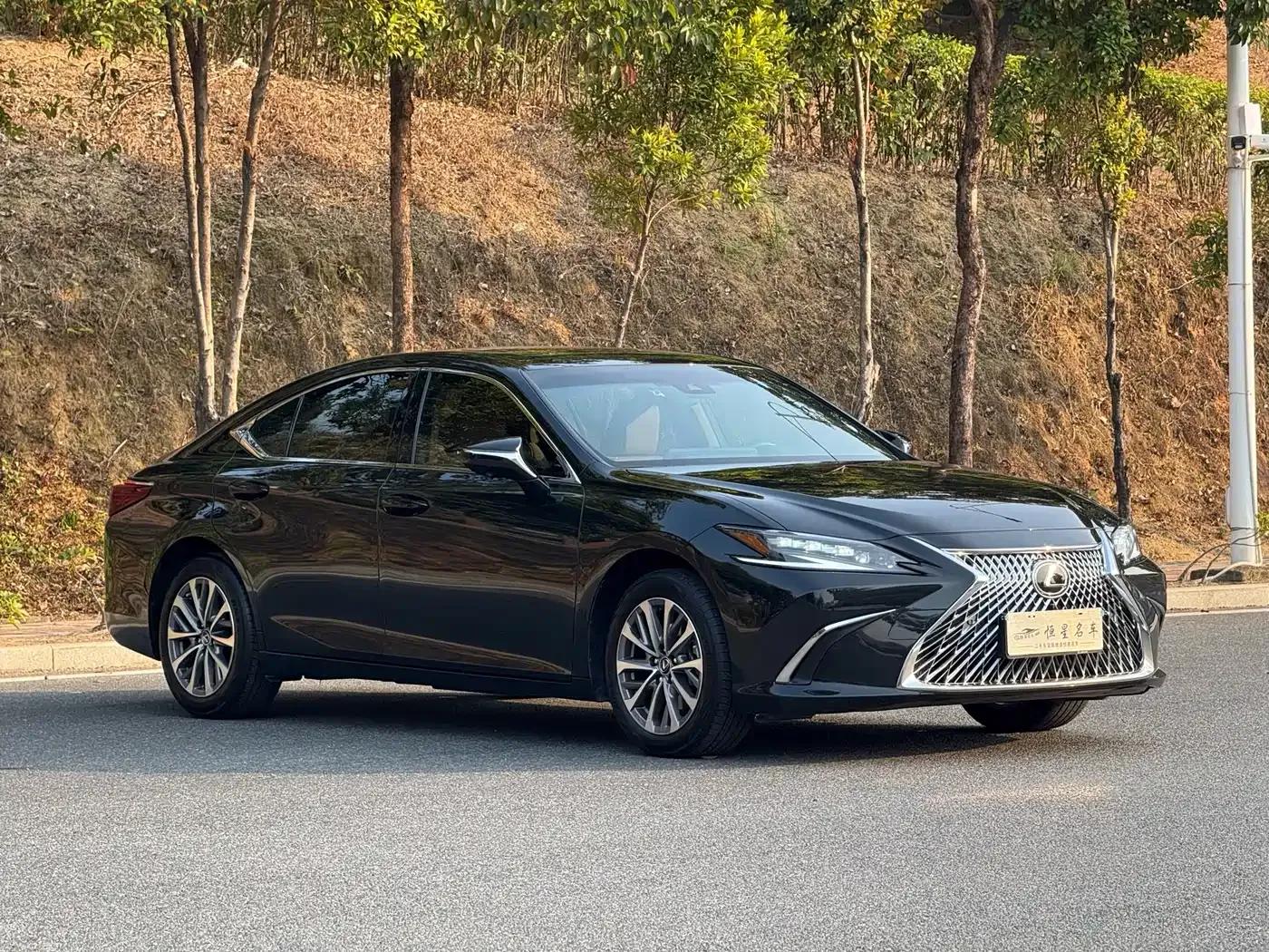 Lexus ES 2023 200 Premium Edition — миниатюра 3