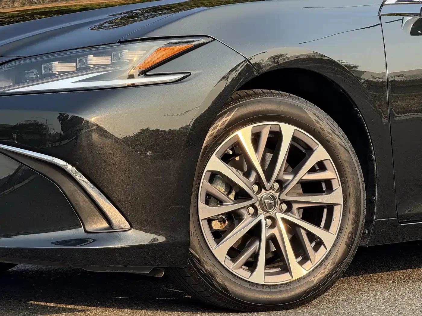 Lexus ES 2023 200 Premium Edition — миниатюра 5