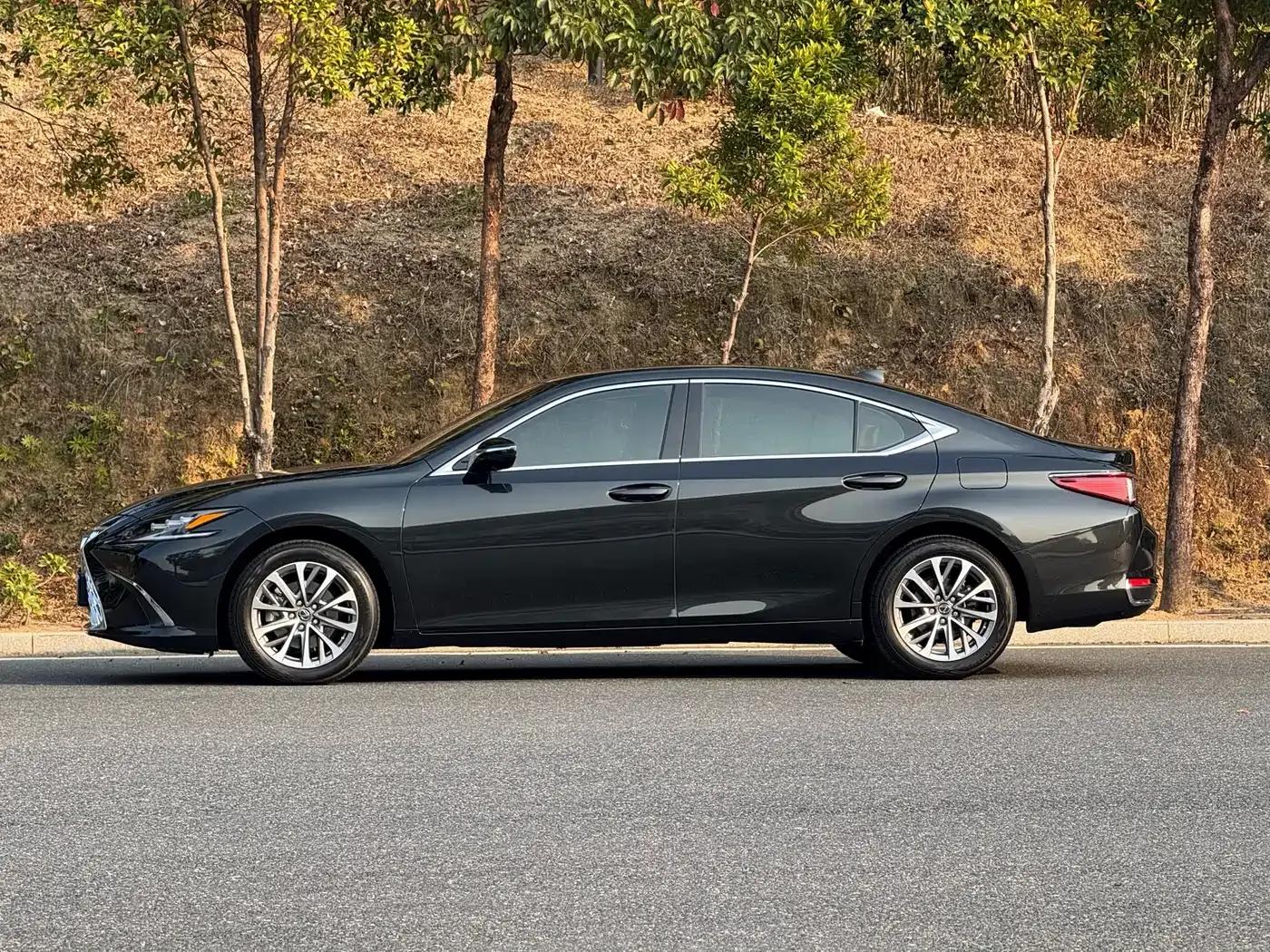 Lexus ES 2023 200 Premium Edition — миниатюра 6