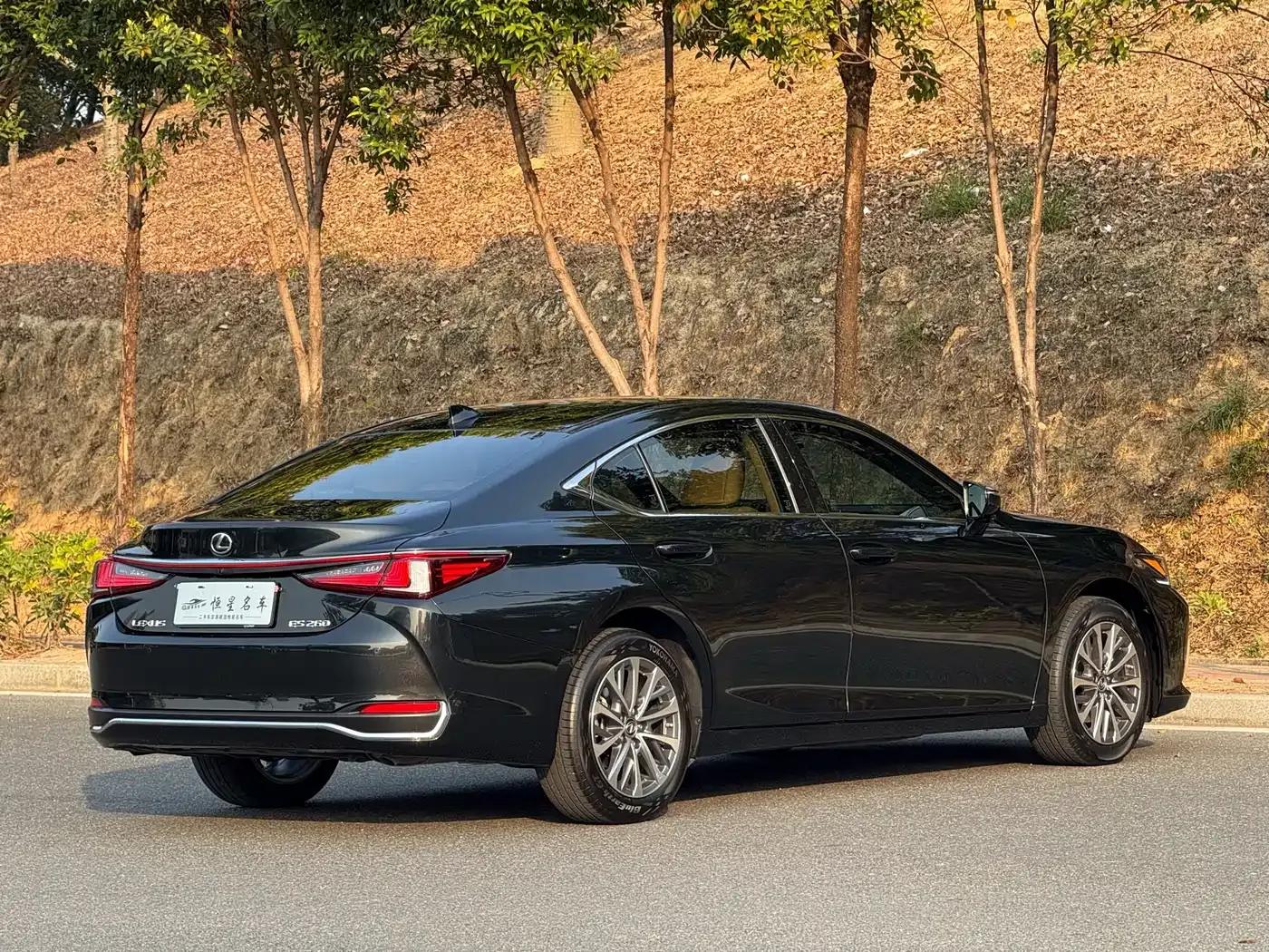 Lexus ES 2023 200 Premium Edition — миниатюра 9