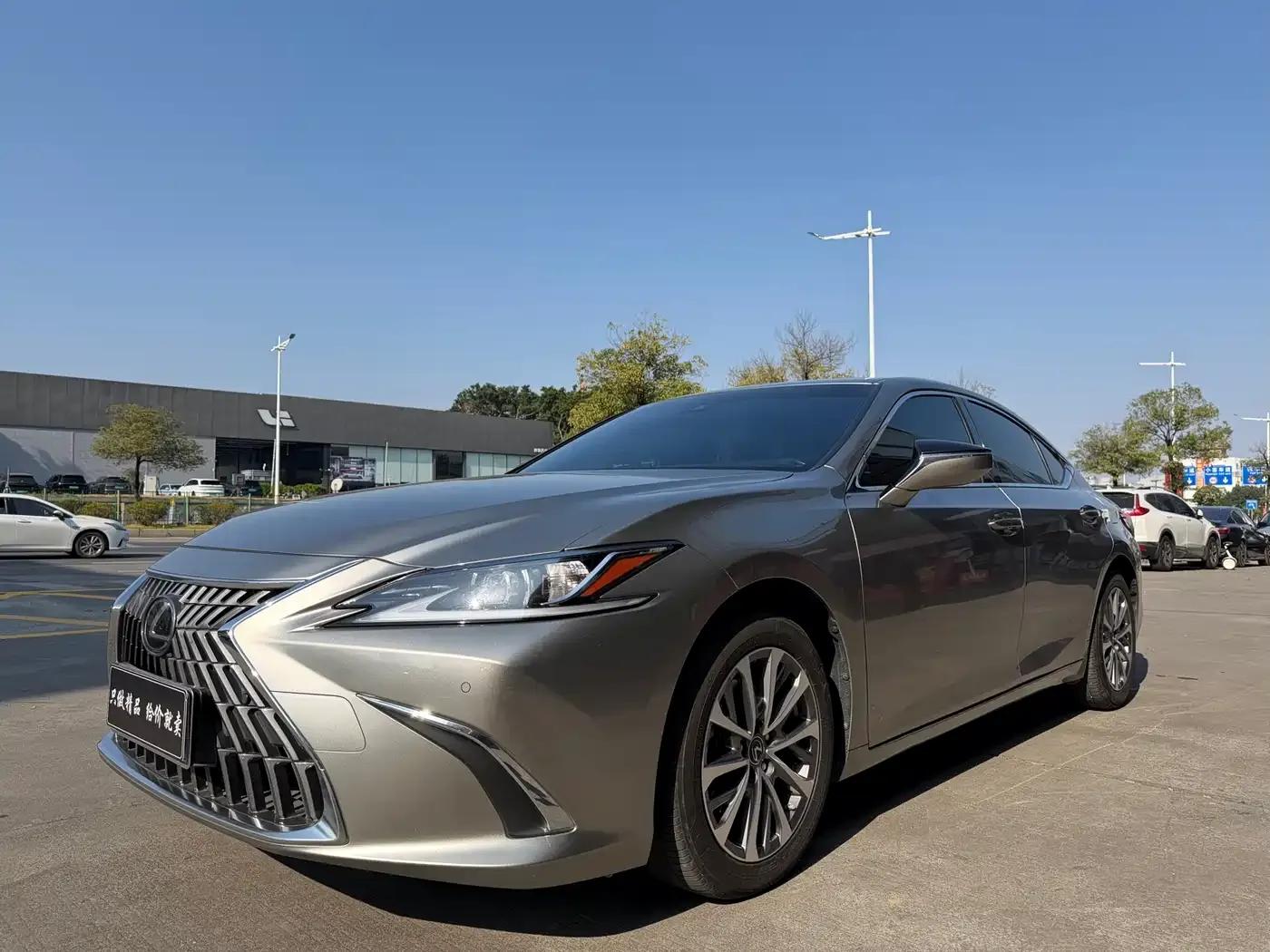 Lexus ES 2023 200 Premium Edition — миниатюра 1