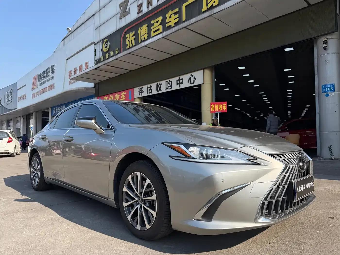 Lexus ES 2023 200 Premium Edition — миниатюра 2