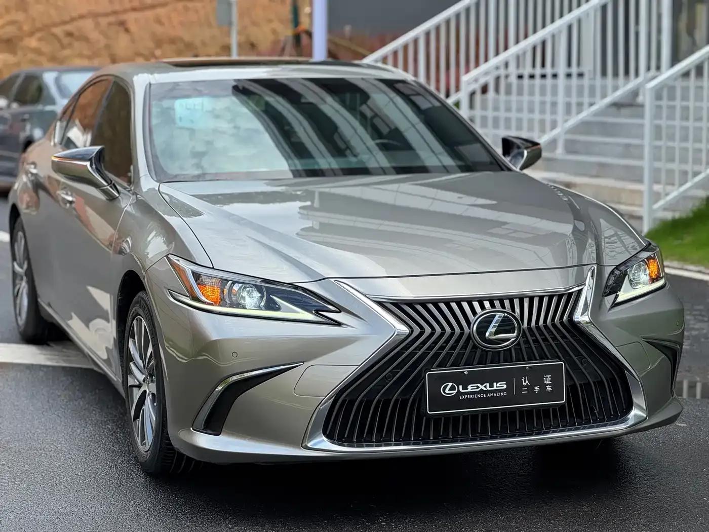 Lexus ES 2018 260 Premium Edition (China V Emission Standard) — миниатюра 1