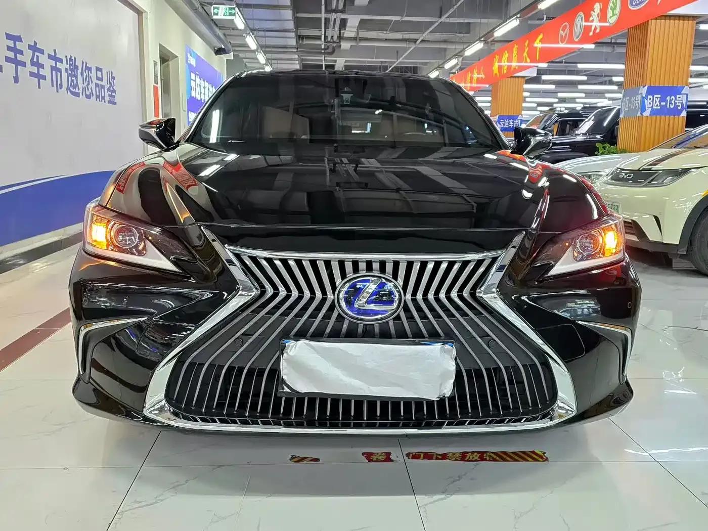 Lexus ES 2018 300h Premium Edition (China V emission standard) — миниатюра 1