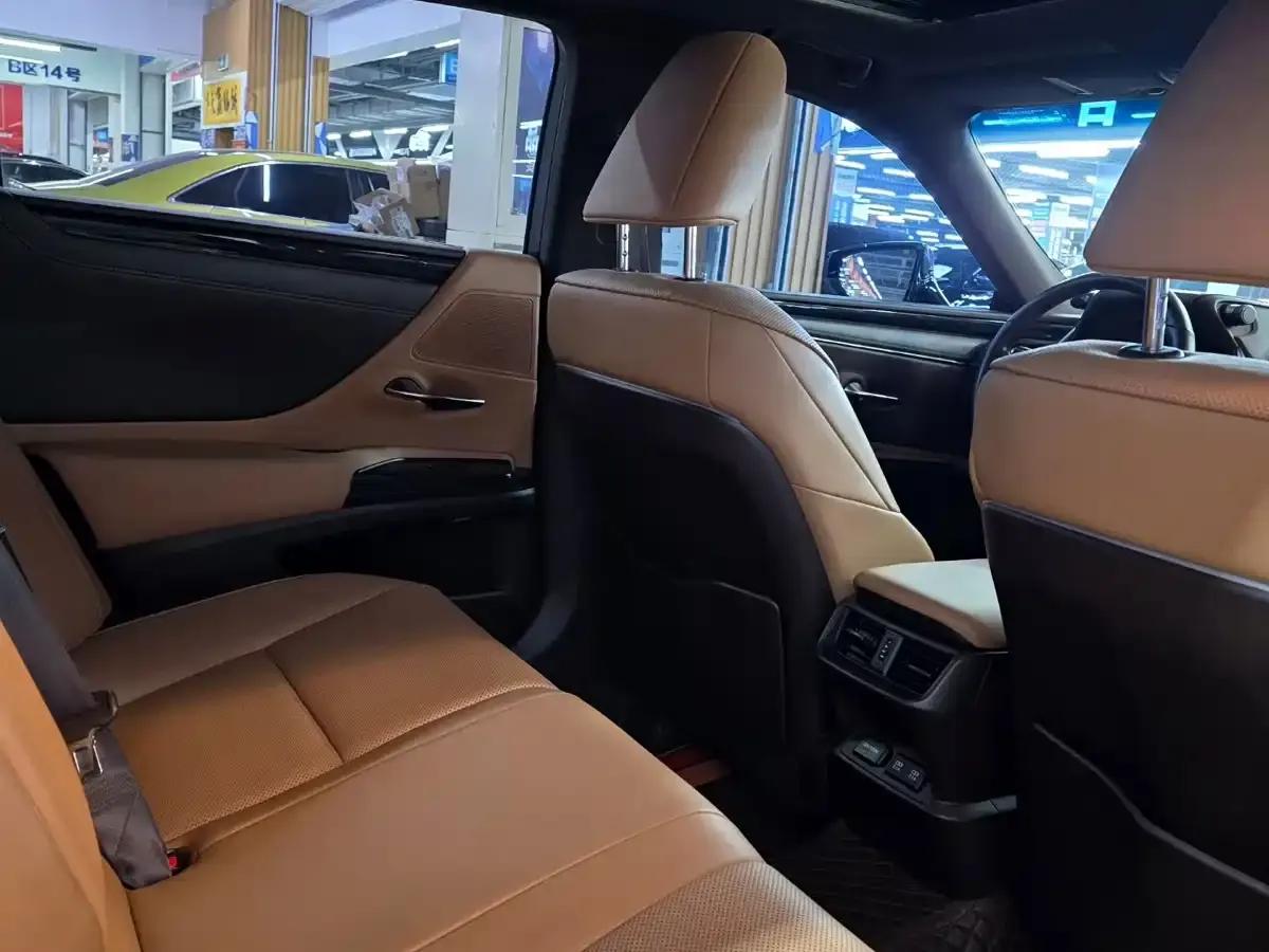Lexus ES 2018 300h Premium Edition (China V emission standard) — миниатюра 8