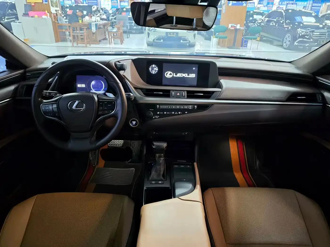 Lexus ES 2018 300h Premium Edition (China V emission standard) — миниатюра 9
