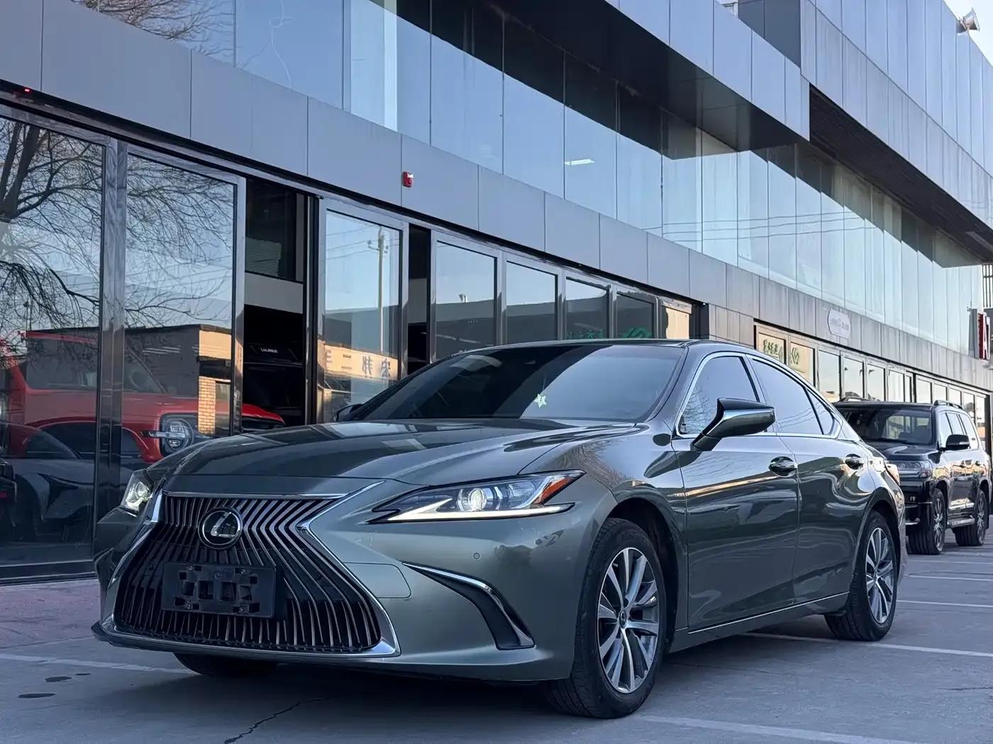 Lexus ES 2020 200 Excellence Edition — миниатюра 1