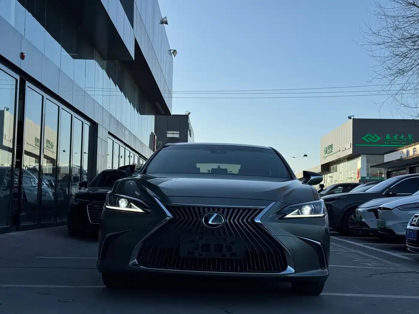 Lexus ES 2020 200 Excellence Edition — миниатюра 2
