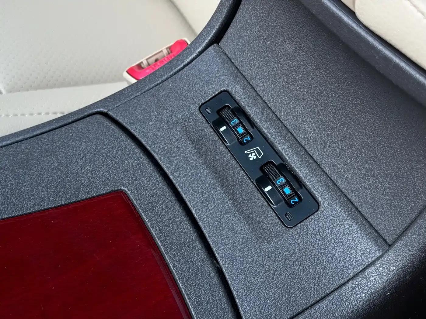 Lexus ES 2010 350 Luxury Edition — миниатюра 19