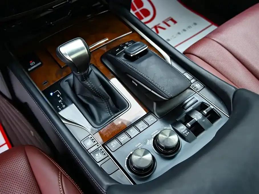 2018 Lexus LX 570 Middle East Edition — миниатюра 17
