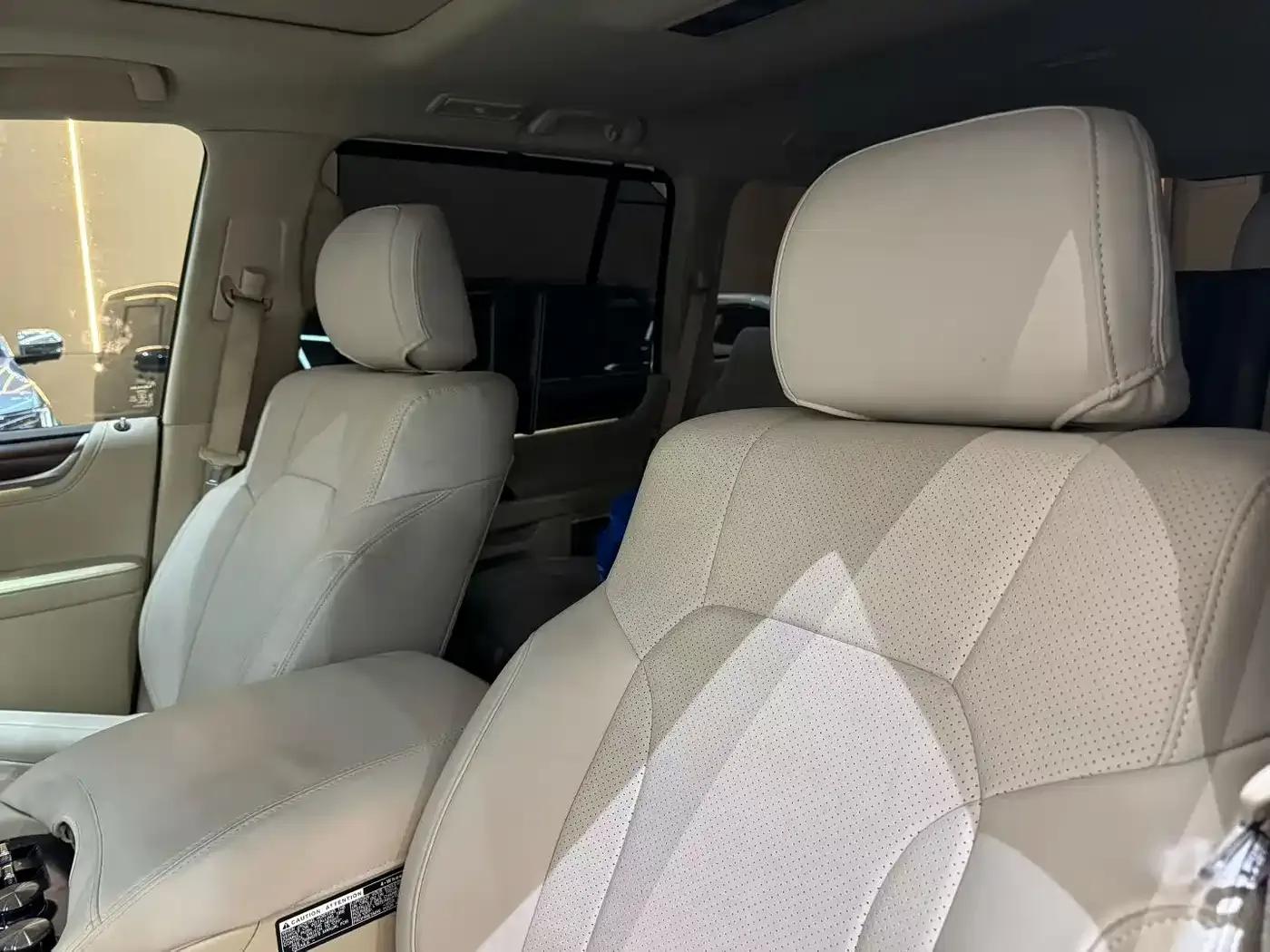 2015 Lexus LX570 Middle East Edition — миниатюра 3